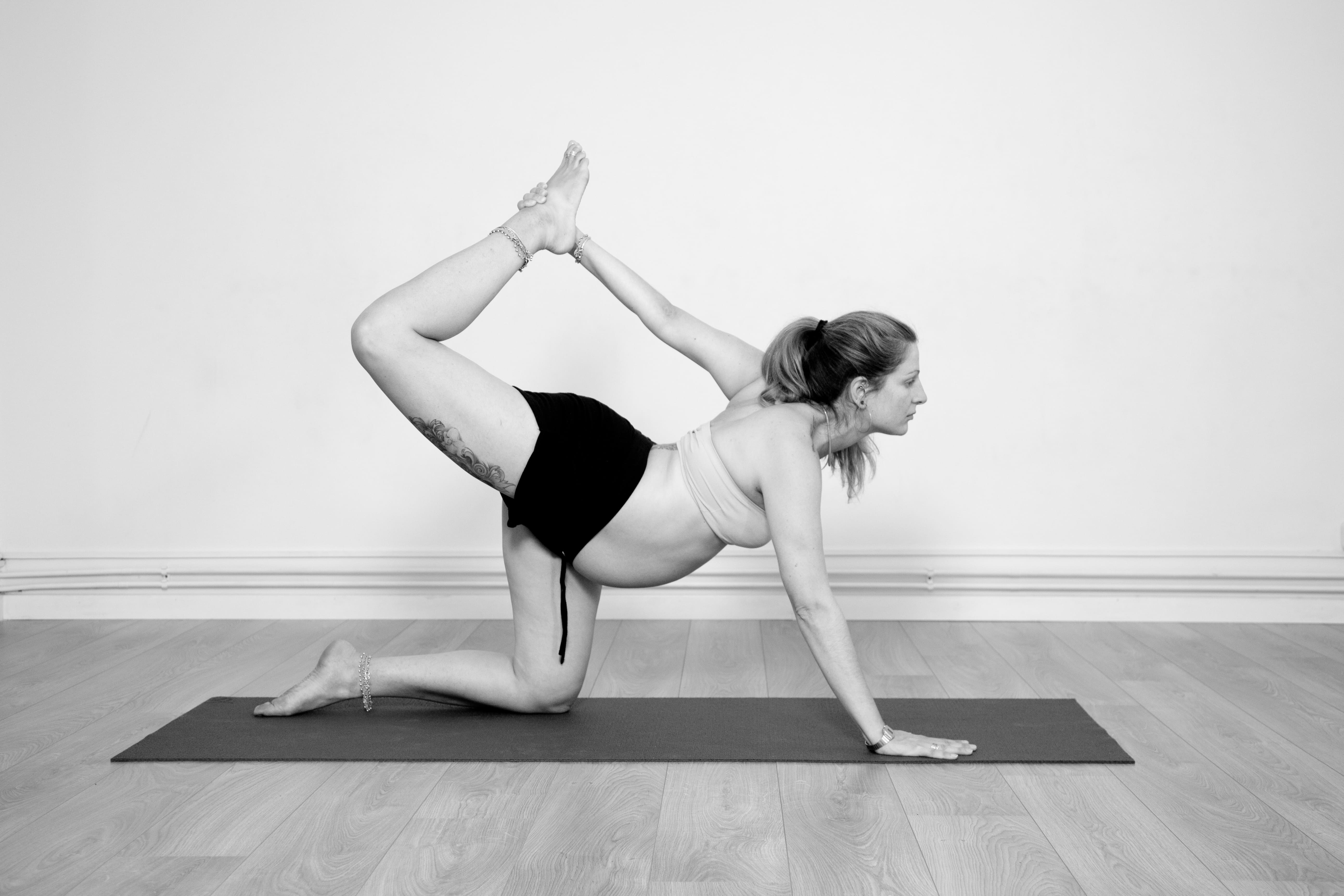 Yoga prenatal postura equilibrio