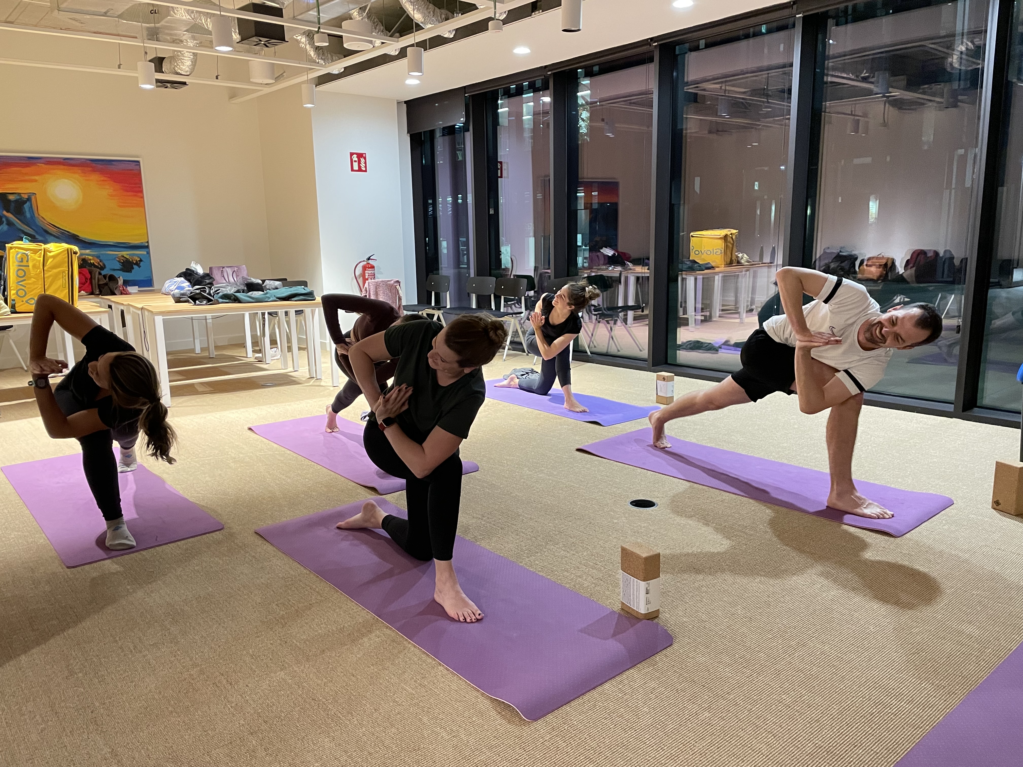 Clase corporativa de yoga
